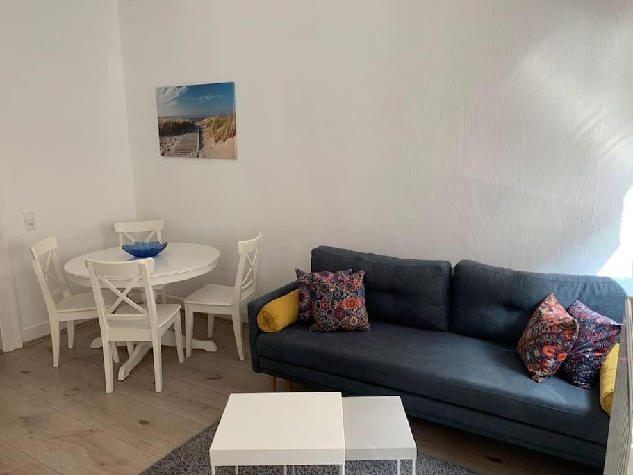 Apartment Gemuetliche Altbauwohnung In Ostendplatz *